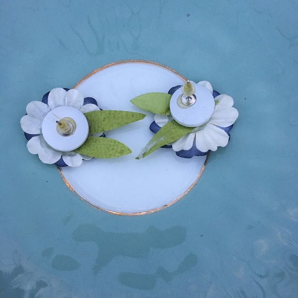 OOAK handmade eco-friendly flower earrings - Picture 5 of 8